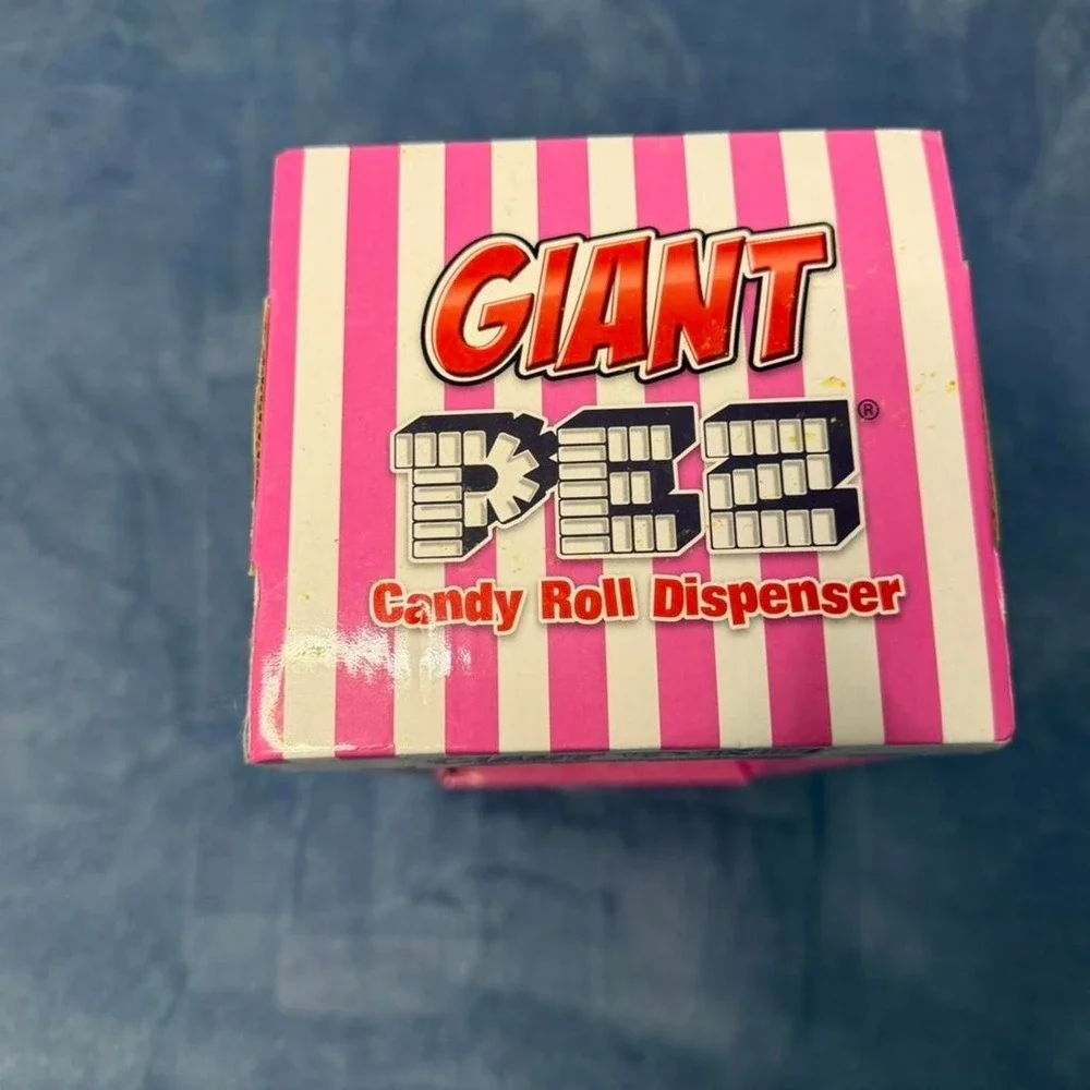 Giant Hello Kitty PEZ‎ candy dispenser